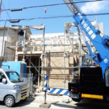 秋晴れの中上棟しました!