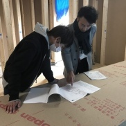 現場での打ち合わせ