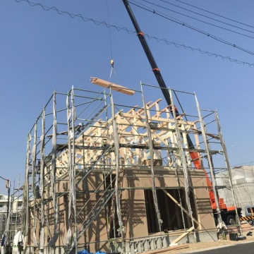 雲一つない日に 祝 棟上げ