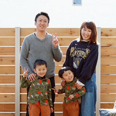 秘密基地から、ちびっ子たちの笑い声が響く家