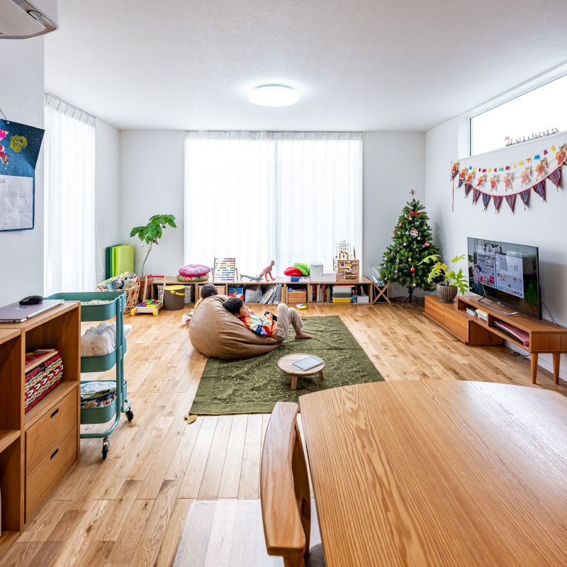 木の柔らかさとデザイン性を活かした ナチュラルテイストの住まい