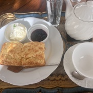 アンティークな雰囲気に囲まれて。